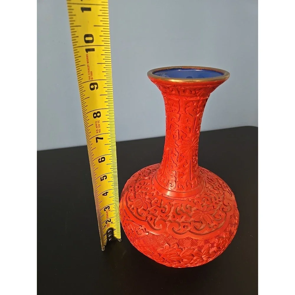 VTG CHINESE HAND CARVED FLORAL RED CINNABAR BLUE ENAMEL BRASS‎ LACQUER VASE 9.5